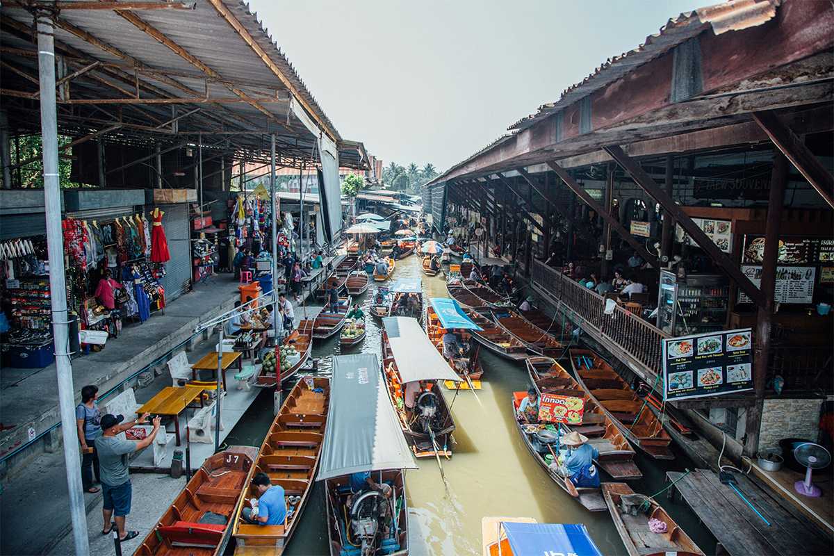 Pattaya Floating Market with Rowing Boat